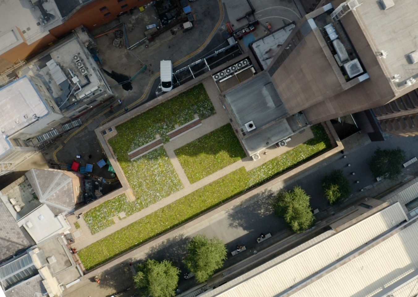 building with a blue-green roof suds feature
